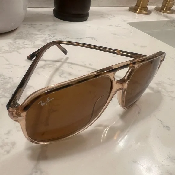 Ray-Ban Tortoise Shell Sunglasses with Black Case - Picture 3 of 8